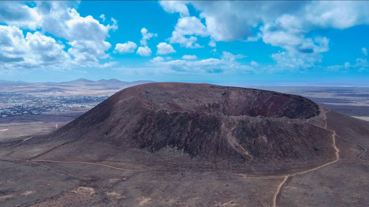 DE RUTA POR EL VOLCÁN CALDERÓN HONDO